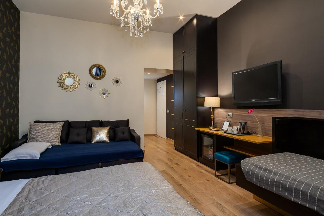 Flat 285 La